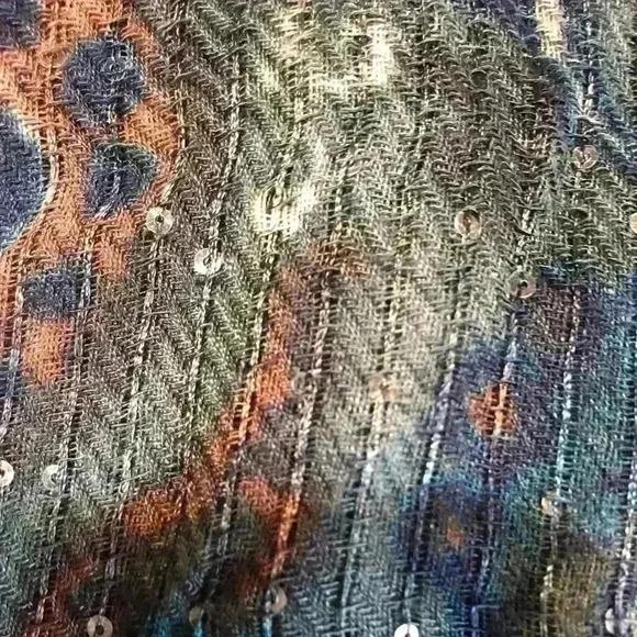 NWT Green Patterned Scarf with Sequins - Picture 6 of 7